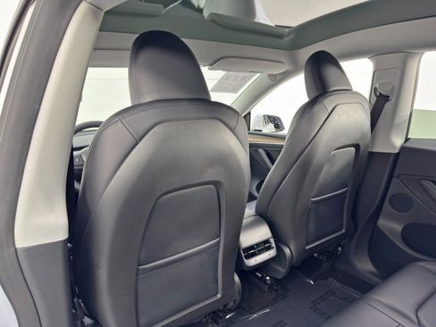 Used 2024 Tesla Model Y Long Range image 36
