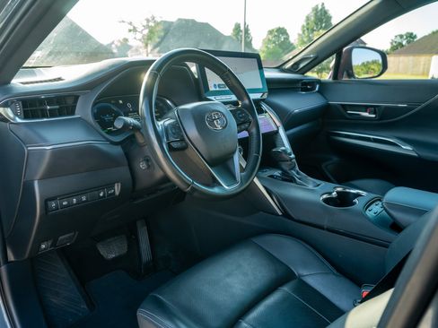 Used 2024 Toyota Venza Limited AWD/4WD image 11