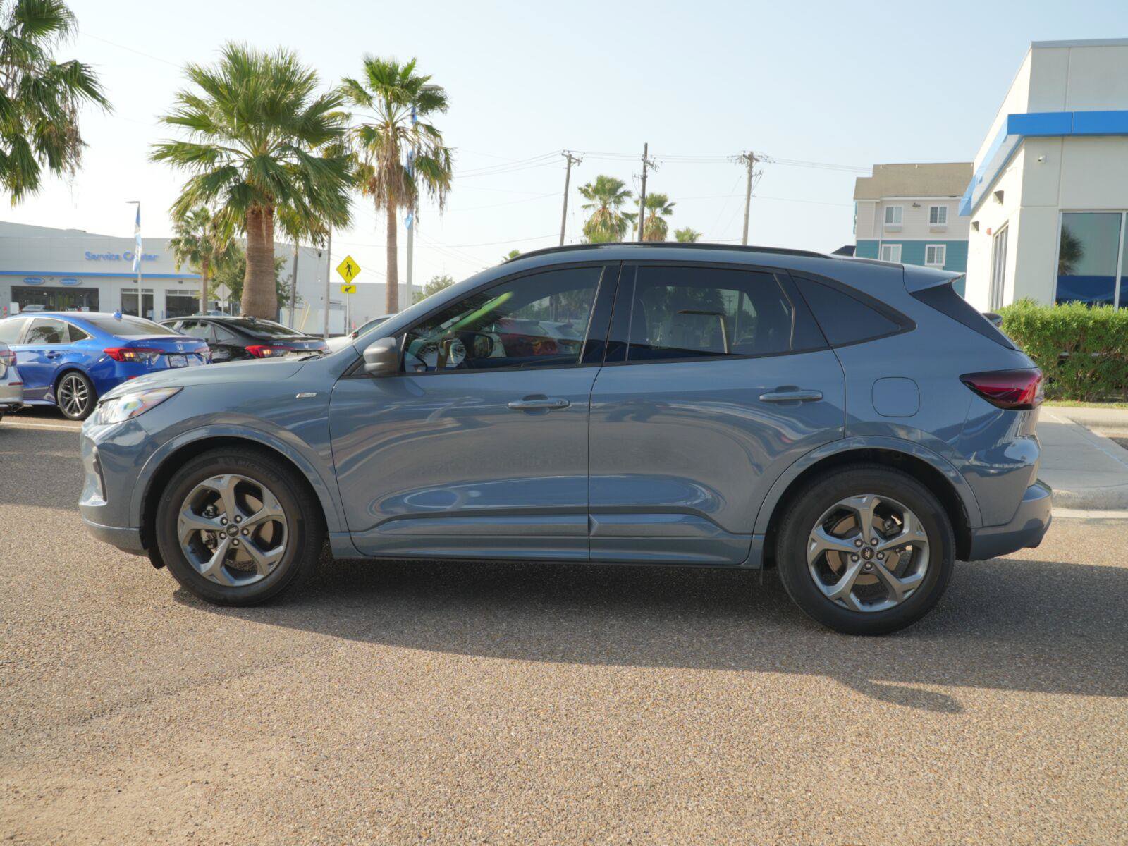 Used 2023 Ford Escape ST-Line w/ Tech Pack #1 FWD image 9