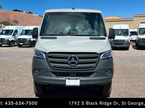 Used 2025 Mercedes-Benz Sprinter 2500 image 8