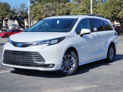 New 2025 Toyota Sienna XLE