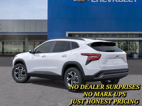 New 2026 Chevrolet Trax LT w/ Sunroof Package FWD image 3