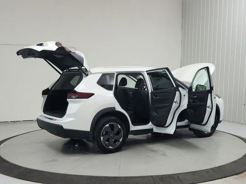 Used 2025 Nissan Rogue SV w/ SV Premium Package FWD image 15