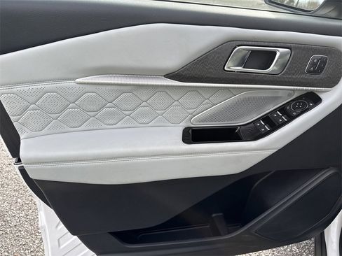 Used 2025 Ford Explorer Platinum w/ LUX Leather Package image 10