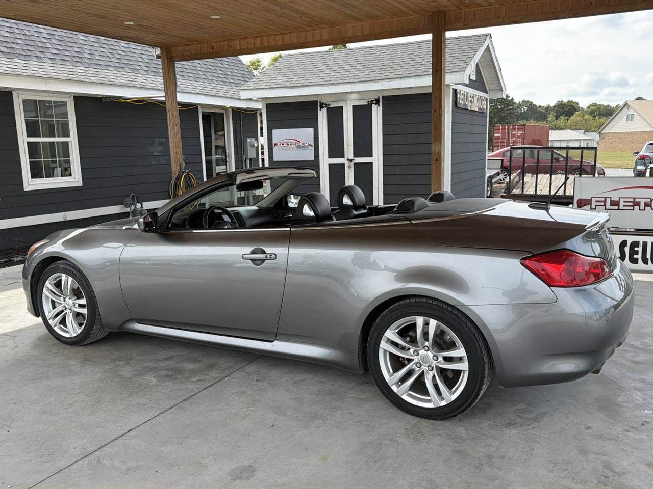 Used 2010 INFINITI G37 Convertible w/ Premium Pkg RWD image 3