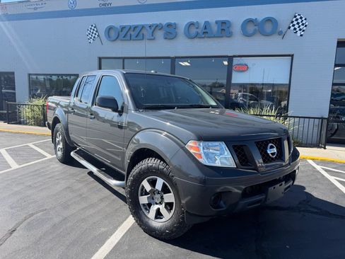 Used 2011 Nissan Frontier PRO-4X AWD/4WD image 2
