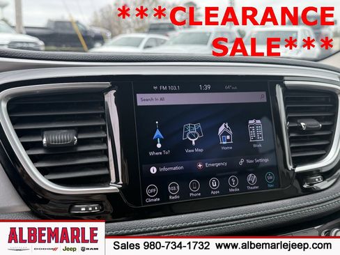 Used 2018 Chrysler Pacifica Limited image 22