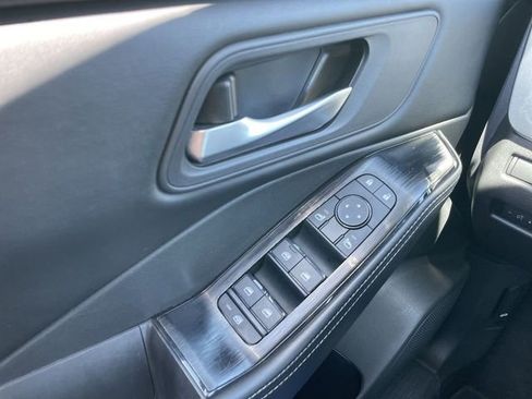 Used 2025 Nissan Rogue SV AWD/4WD image 13