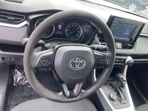 Used 2021 Toyota RAV4 LE AWD/4WD image 18