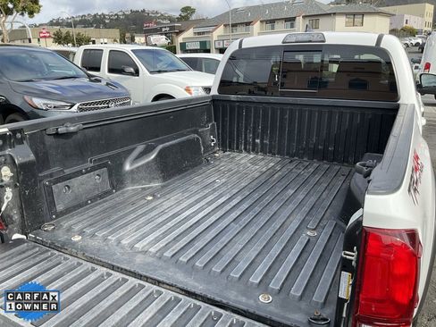 Used 2018 Toyota Tacoma TRD Off-Road image 9