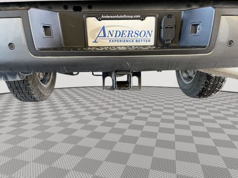 Used 2021 Nissan Titan SV w/ SV Convenience Package image 42