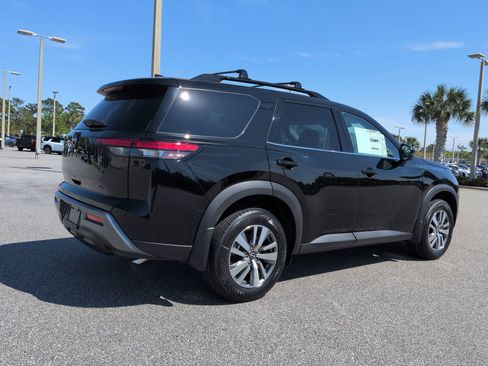 New 2026 Nissan Pathfinder SL image 5