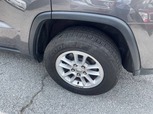 Used 2019 Jeep Grand Cherokee Laredo AWD/4WD image 33