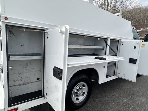 Used 2015 Chevrolet Express 3500 image 4