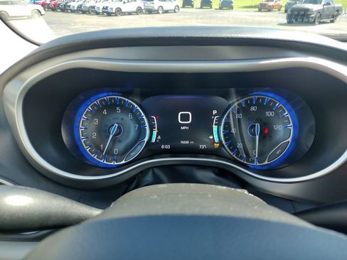 Used 2023 Chrysler Pacifica Touring-L FWD image 30