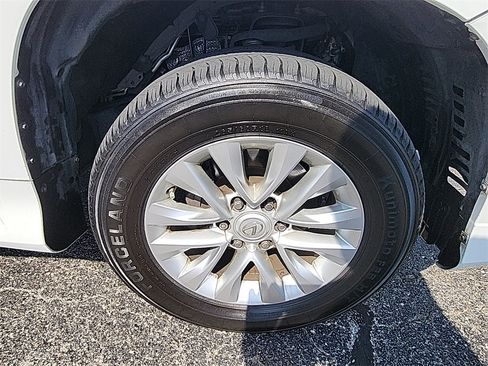 Used 2017 Lexus GX 460 image 10