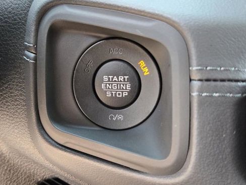 New 2025 Jeep Gladiator Sport image 18