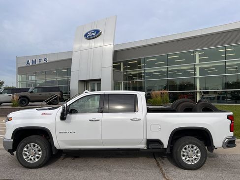 Used 2024 Chevrolet Silverado 2500 LTZ w/ LTZ Plus Package AWD/4WD image 3