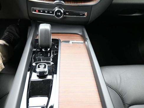 Used 2024 Volvo XC60 B5 Plus image 14