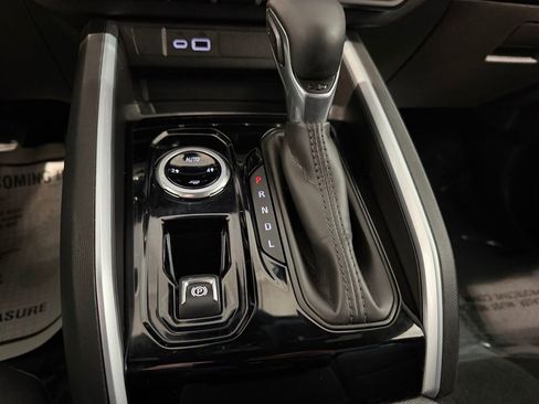 Used 2025 Chevrolet Colorado LT w/ LT Convenience Package image 18