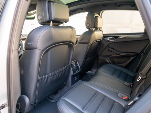 Certified 2026 Porsche Macan AWD/4WD image 23