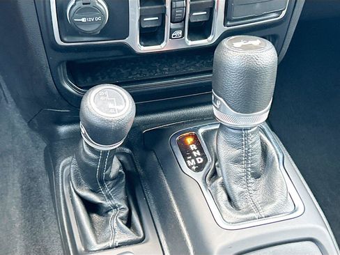 Used 2024 Jeep Wrangler Unlimited Sport AWD/4WD image 25