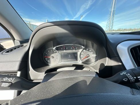 Used 2023 GMC Terrain SLE w/ Driver Convenience Package image 12