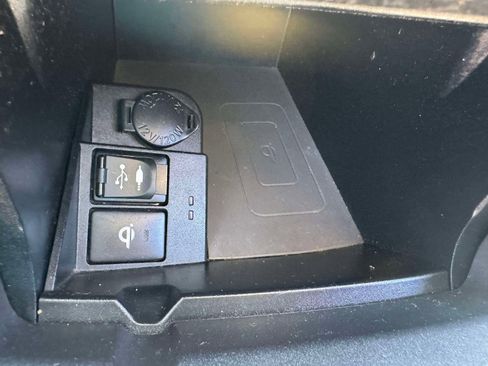Used 2017 Toyota Camry XSE FWD image 35