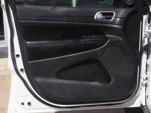 Used 2016 Jeep Grand Cherokee Laredo image 9