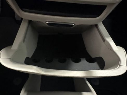 Used 2018 Chrysler Pacifica L FWD image 22