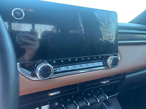 Used 2024 GMC Canyon AT4 w/ AT4 Premium Package image 27