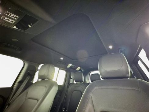 Used 2023 Land Rover Defender 110 SE image 14