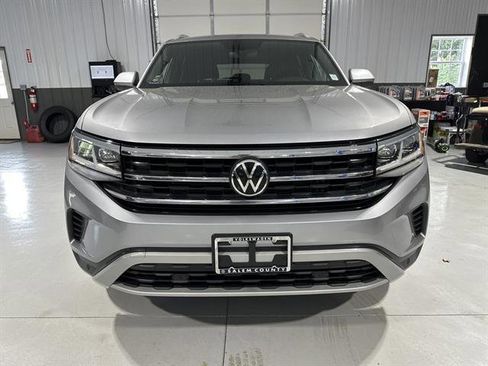 Certified 2020 Volkswagen Atlas Cross Sport SE w/ Panoramic Sunroof Package image 2