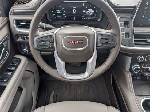 Used 2023 GMC Yukon SLT w/ SLT Premium Package image 15