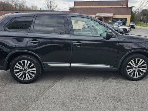 Used 2019 Mitsubishi Outlander AWD image 5