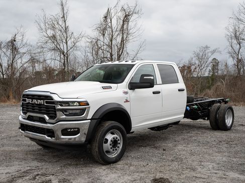 New 2026 RAM 5500 Tradesman w/ Chrome Appearance Group image 3