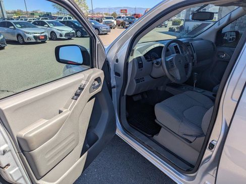 Used 2021 Nissan Frontier SV image 8