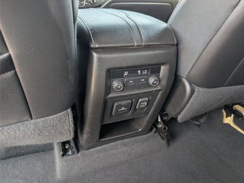Used 2023 Chevrolet Traverse RS FWD image 32