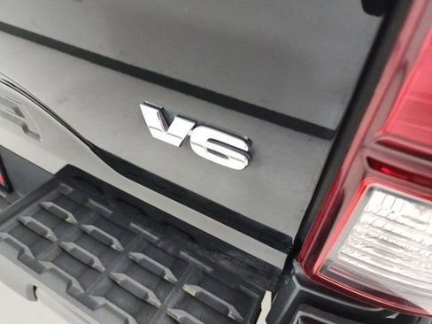 Used 2019 Toyota Tacoma TRD Sport image 8