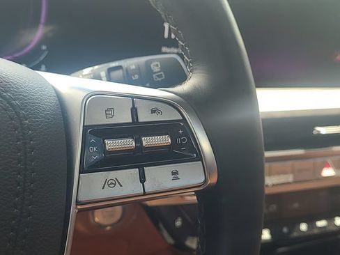 Used 2025 Kia Telluride AWD image 19