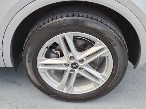 Used 2023 Audi Q5 e Premium w/ Convenience Package image 11