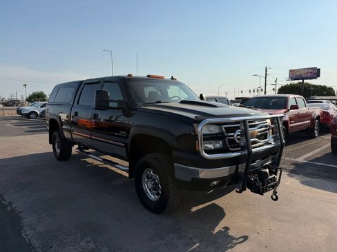 Used 2006 Chevrolet Silverado 2500 LT w/ Heavy-Duty Power Package AWD/4WD image 15