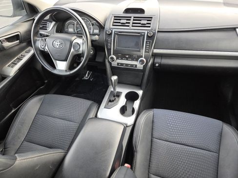 Used 2014 Toyota Camry SE image 19