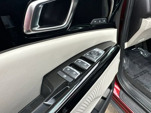 Used 2024 Kia Carnival SX Prestige FWD image 18