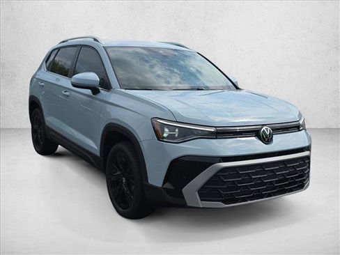 New 2026 Volkswagen Taos SE FWD image 11
