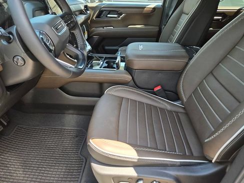 New 2026 GMC Yukon Denali Ultimate AWD/4WD image 9