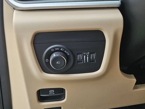Used 2024 Jeep Grand Cherokee Limited RWD image 20