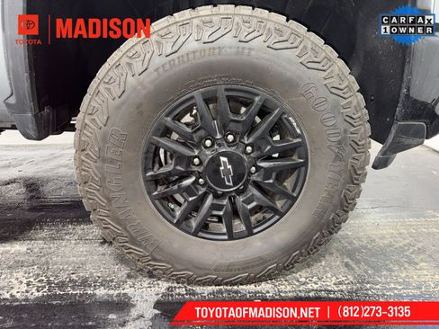 Used 2025 Chevrolet Silverado 2500 ZR2 w/ Technology Package image 9