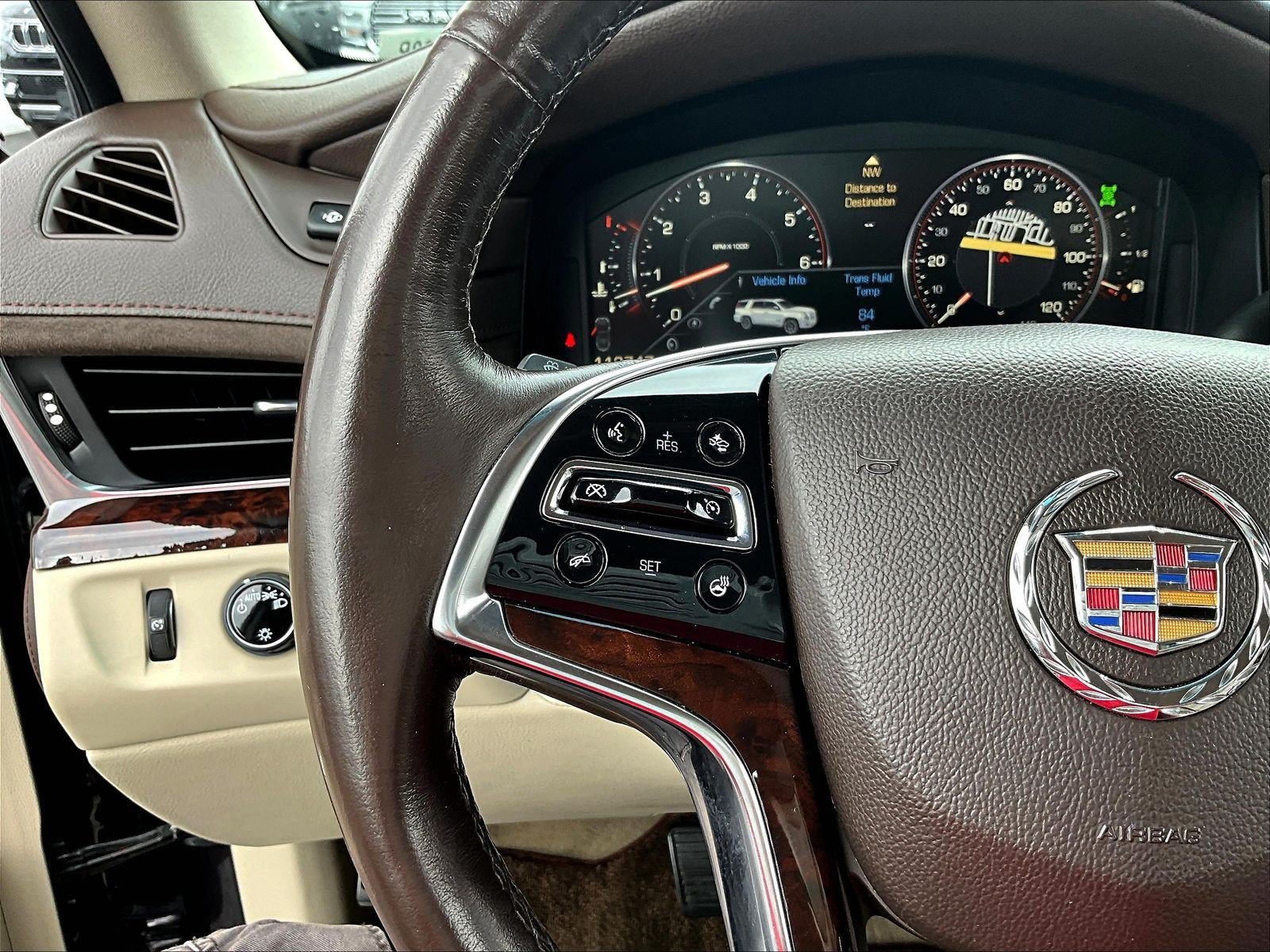 Used 2015 Cadillac Escalade Luxury RWD image 11