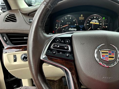 Used 2015 Cadillac Escalade Luxury RWD image 11